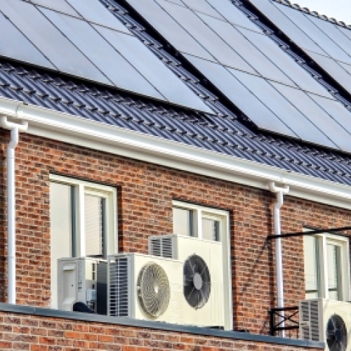 Bolig med solceller installeret på taget