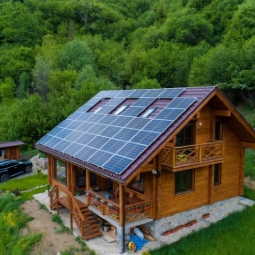 Rengøring og vedligeholdelse af solceller på tag