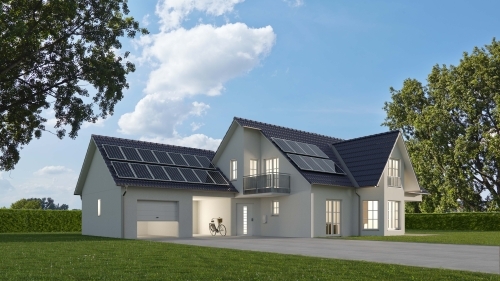 Sommerhus med solceller installeret på taget